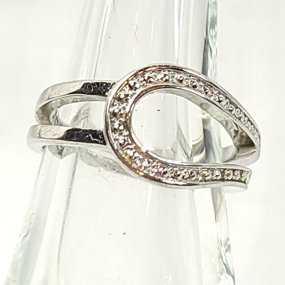 Avon Loop Ring - Picture 2 of 9